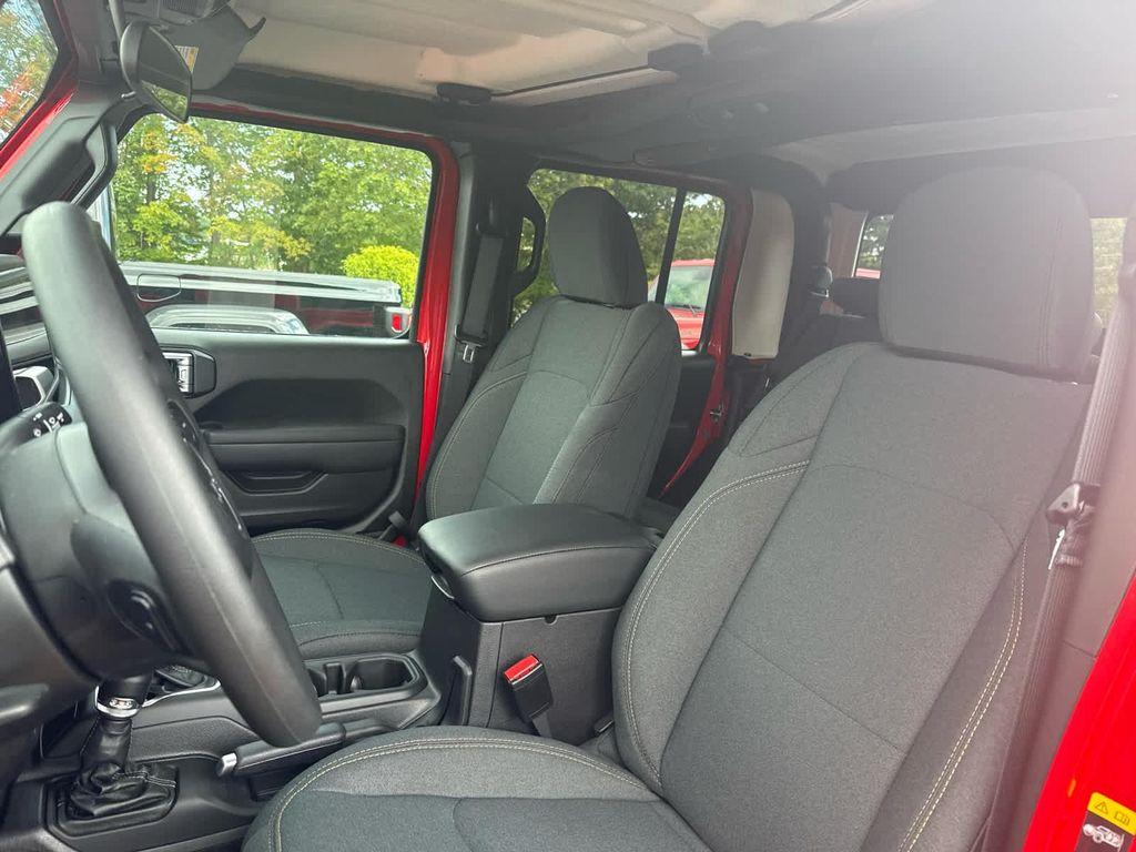 new 2025 Jeep Gladiator car, priced at $43,250