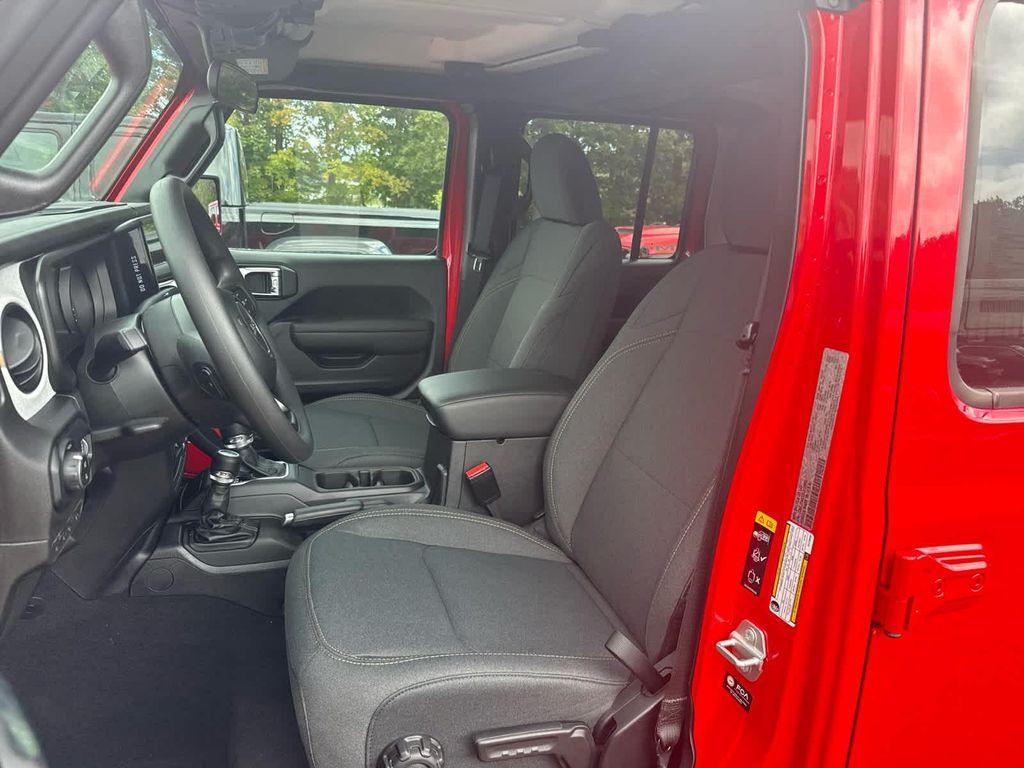 new 2025 Jeep Gladiator car, priced at $43,250