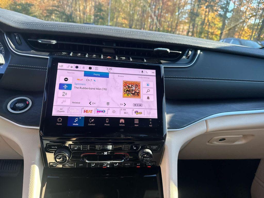 new 2025 Jeep Grand Cherokee car, priced at $46,250