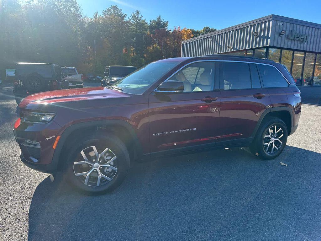 new 2025 Jeep Grand Cherokee car, priced at $46,250