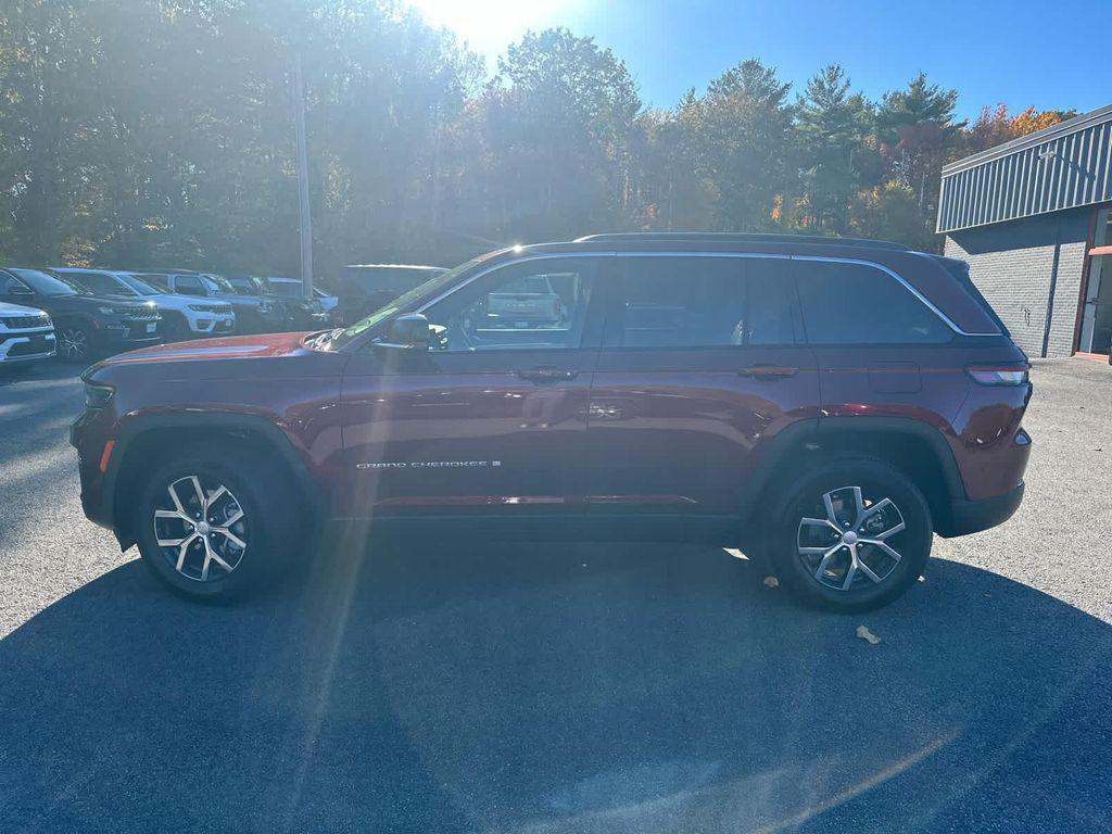 new 2025 Jeep Grand Cherokee car, priced at $46,250