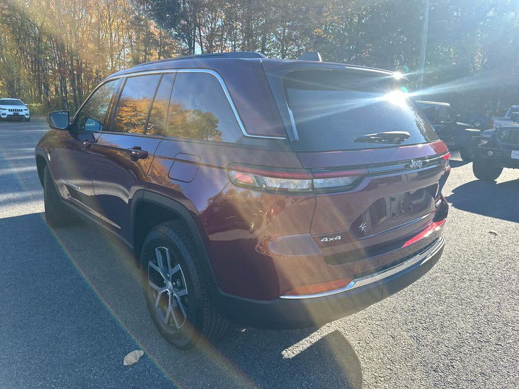 new 2025 Jeep Grand Cherokee car, priced at $46,250