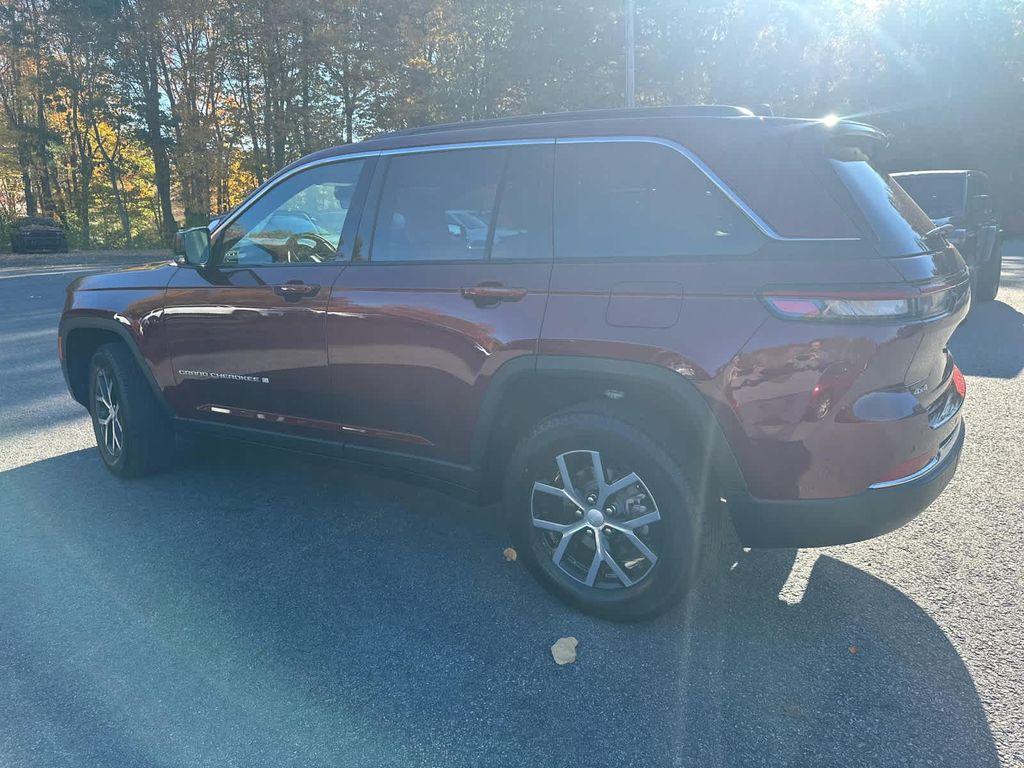 new 2025 Jeep Grand Cherokee car, priced at $46,250