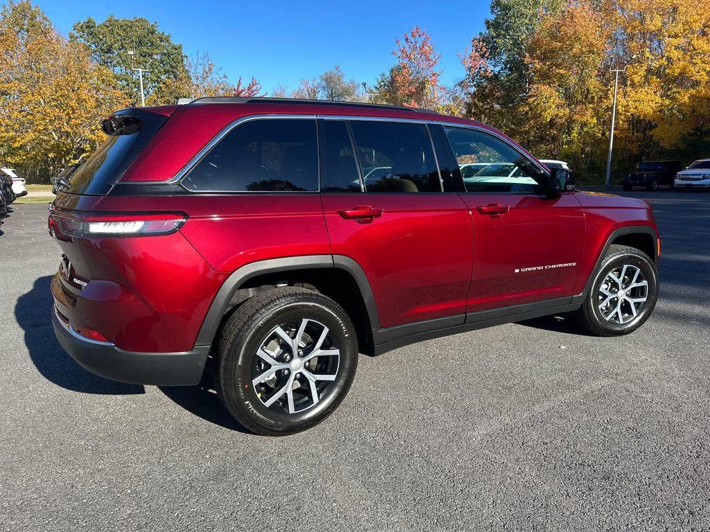 new 2025 Jeep Grand Cherokee car, priced at $46,250
