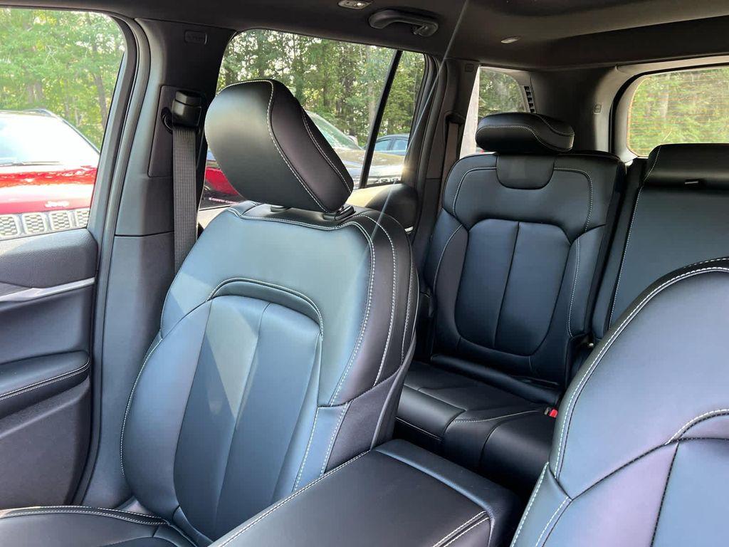 new 2025 Jeep Grand Cherokee car, priced at $45,750