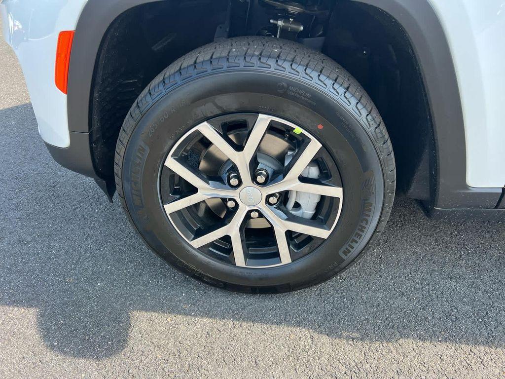 new 2025 Jeep Grand Cherokee car, priced at $45,750