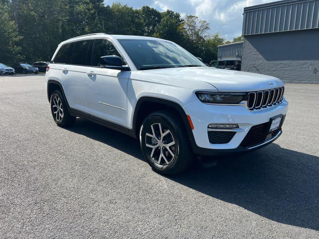 new 2025 Jeep Grand Cherokee car, priced at $45,750