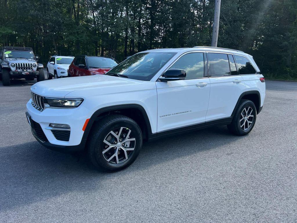 new 2025 Jeep Grand Cherokee car, priced at $45,750