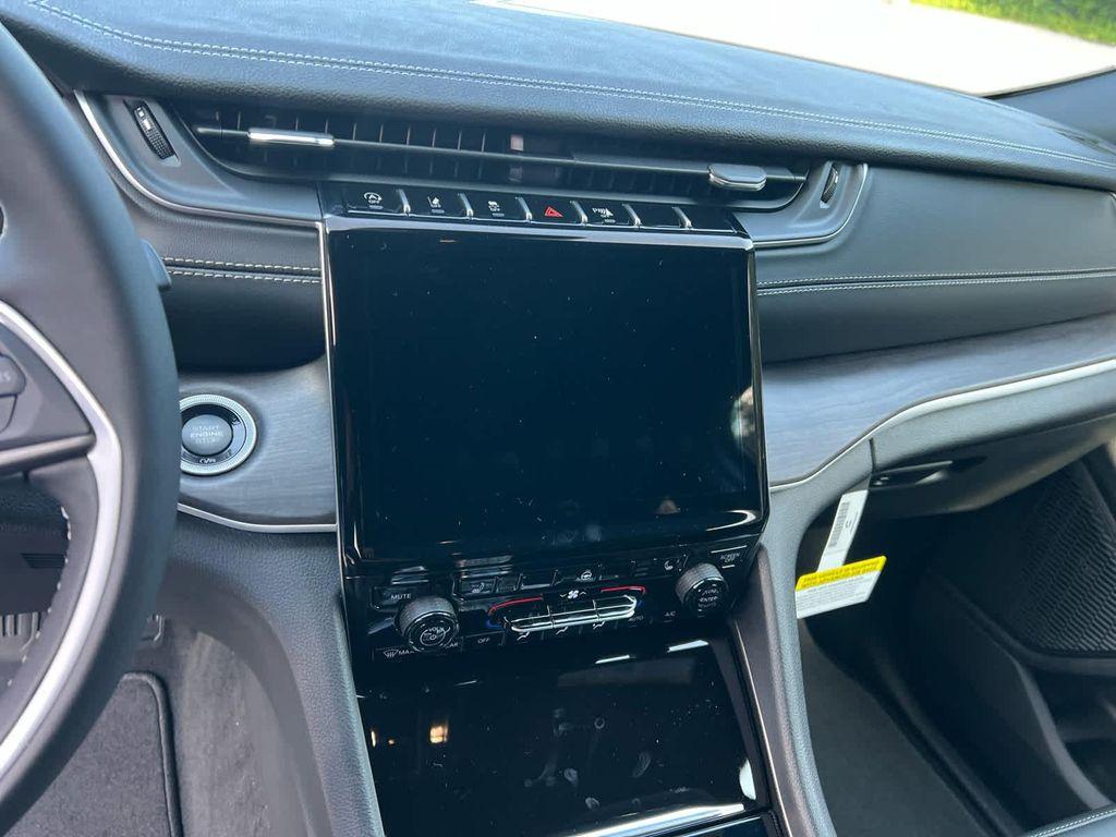 new 2025 Jeep Grand Cherokee car, priced at $45,750