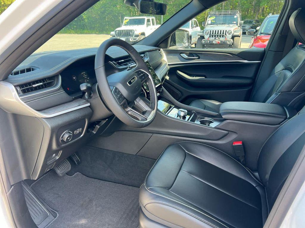 new 2025 Jeep Grand Cherokee car, priced at $45,750
