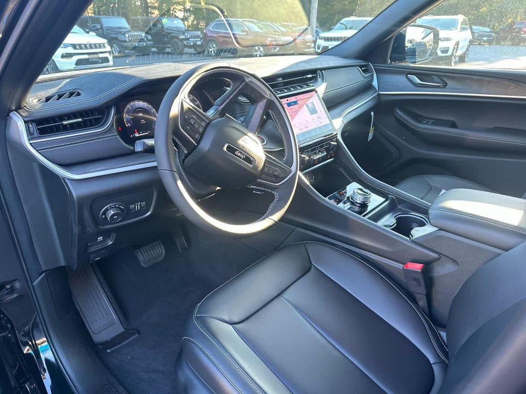 new 2025 Jeep Grand Cherokee L car, priced at $47,000