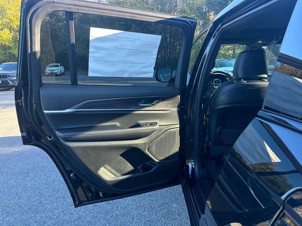 new 2025 Jeep Grand Cherokee L car, priced at $47,000