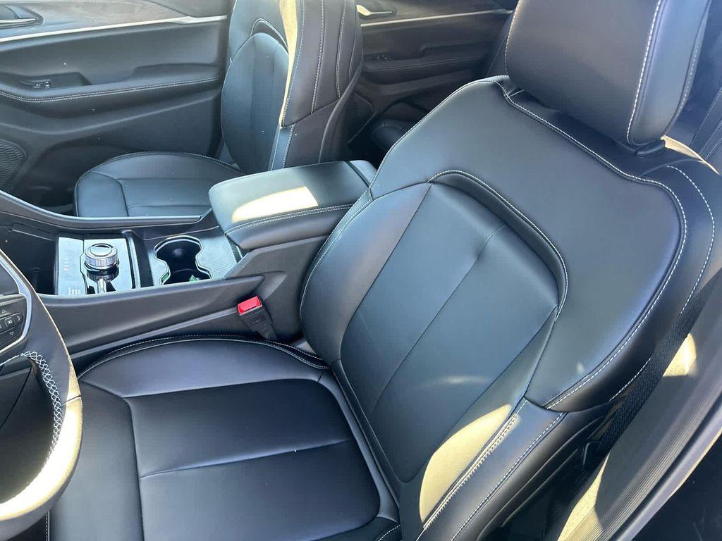 new 2025 Jeep Grand Cherokee L car, priced at $47,000