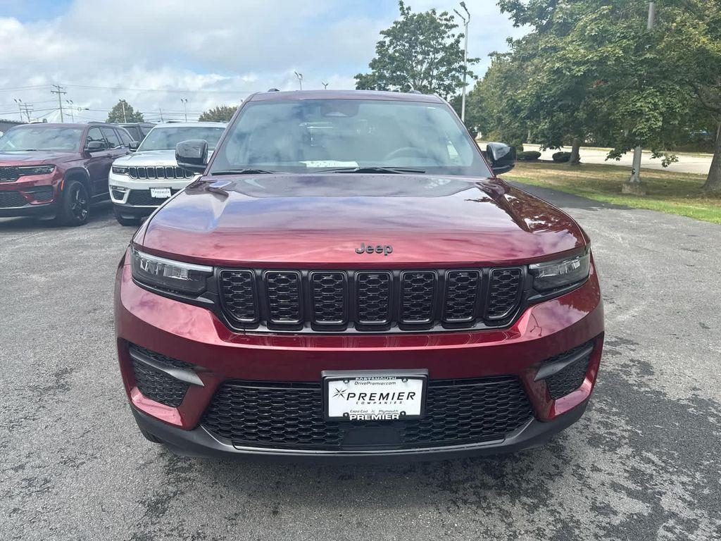 new 2025 Jeep Grand Cherokee car, priced at $43,250