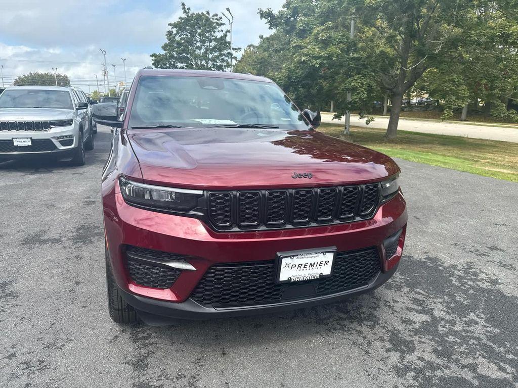 new 2025 Jeep Grand Cherokee car, priced at $43,250