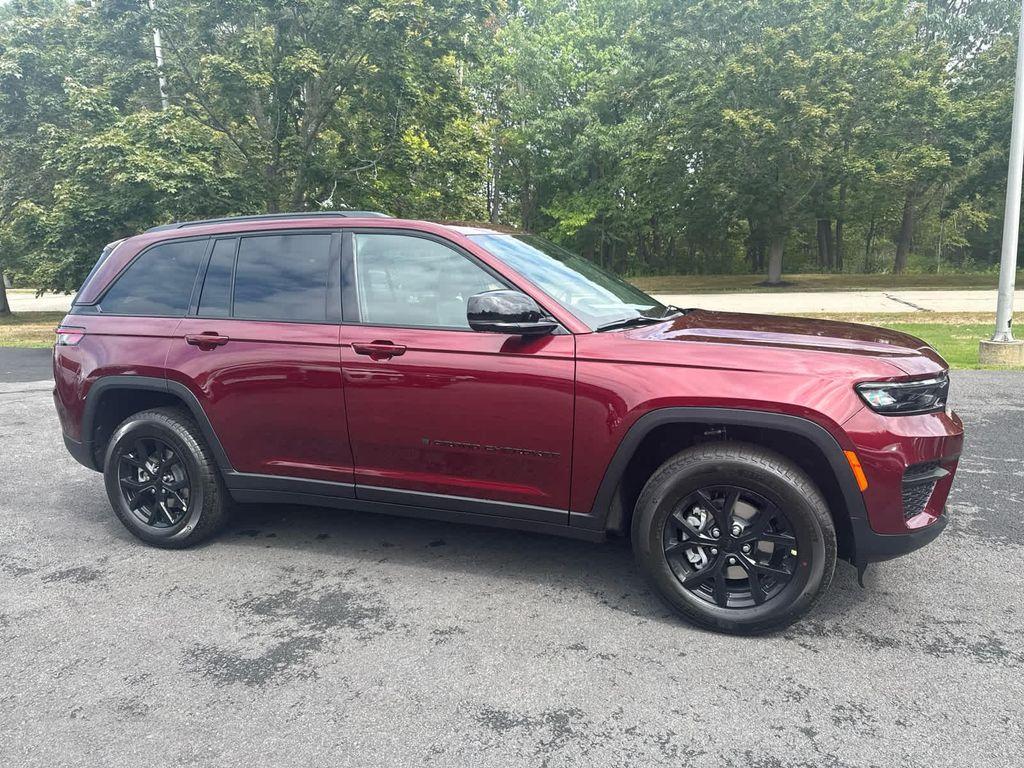 new 2025 Jeep Grand Cherokee car, priced at $43,250