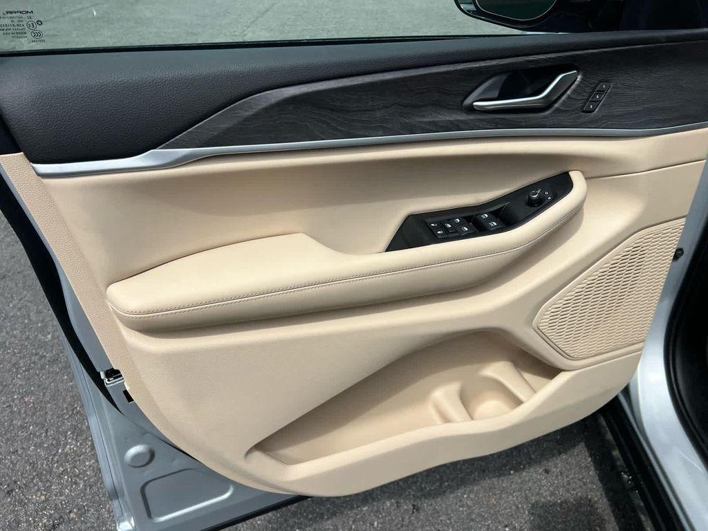 new 2025 Jeep Grand Cherokee car, priced at $43,150