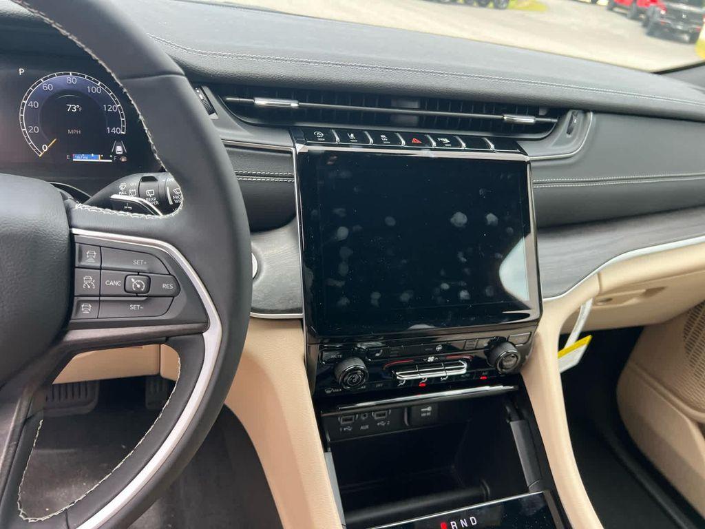 new 2025 Jeep Grand Cherokee car, priced at $43,150