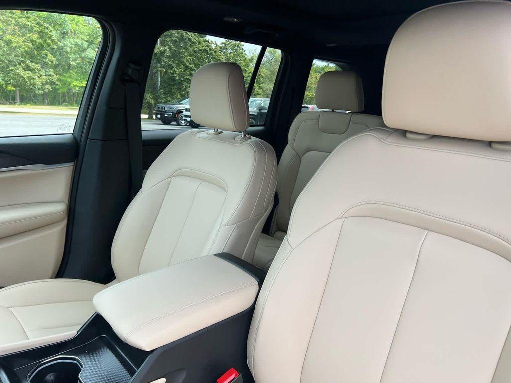 new 2025 Jeep Grand Cherokee car, priced at $43,150