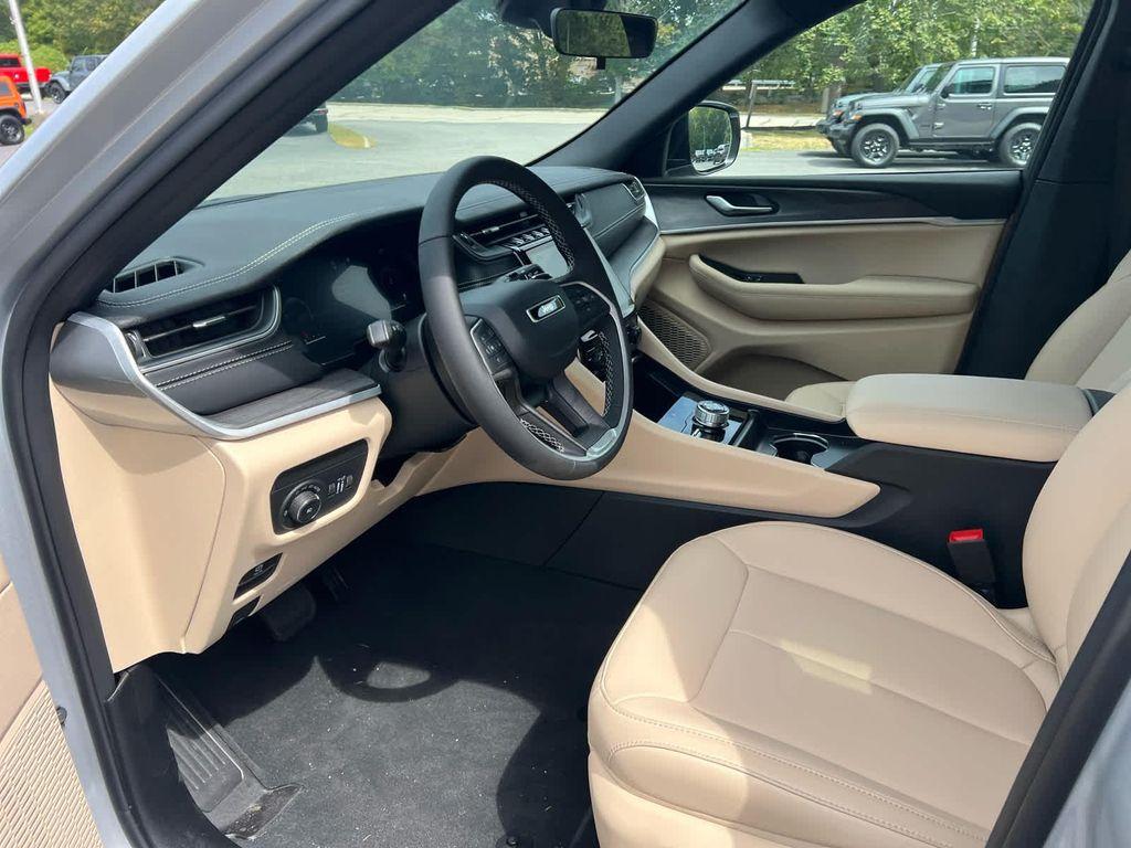 new 2025 Jeep Grand Cherokee car, priced at $43,150