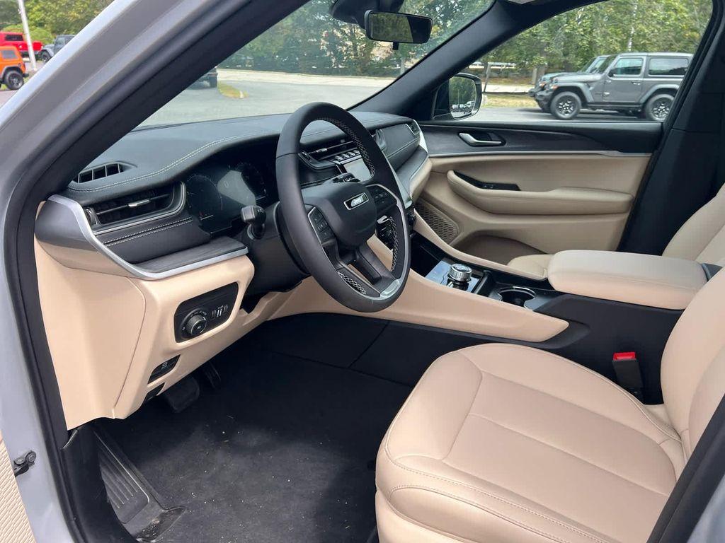 new 2025 Jeep Grand Cherokee car, priced at $43,150