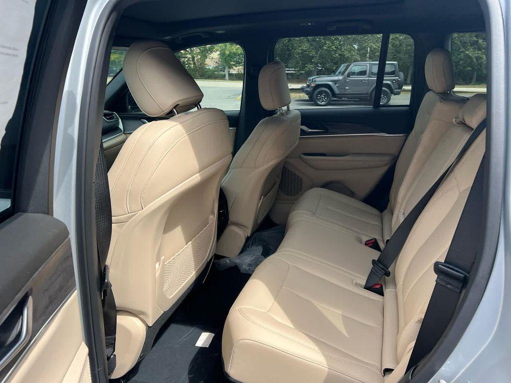 new 2025 Jeep Grand Cherokee car, priced at $43,150