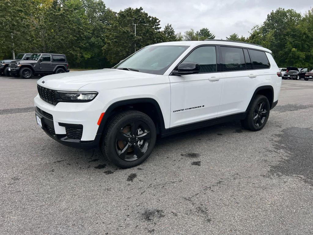 new 2025 Jeep Grand Cherokee L car, priced at $42,500