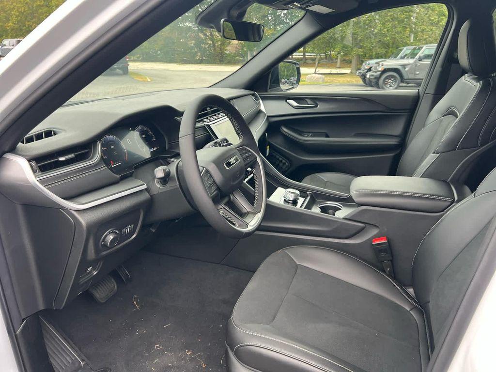 new 2025 Jeep Grand Cherokee L car, priced at $42,500