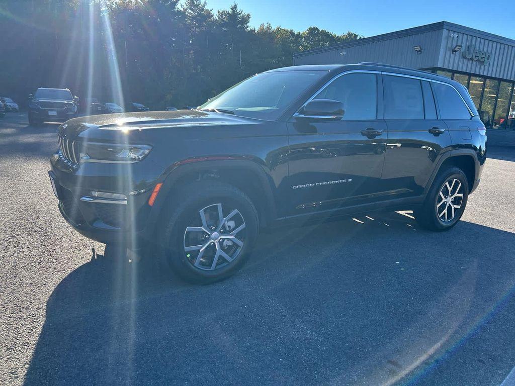 new 2025 Jeep Grand Cherokee car, priced at $48,755