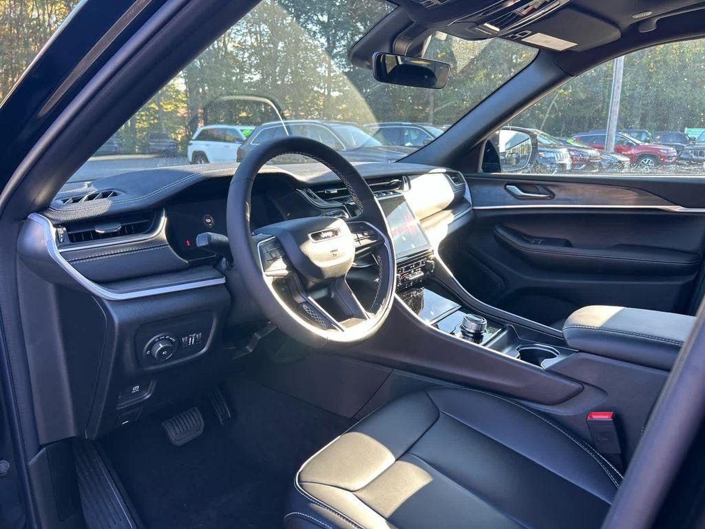new 2025 Jeep Grand Cherokee car, priced at $48,755