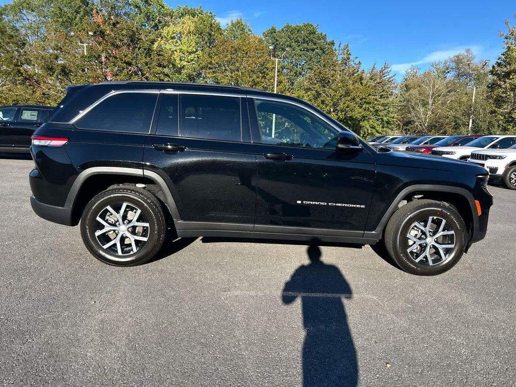 new 2025 Jeep Grand Cherokee car, priced at $46,250