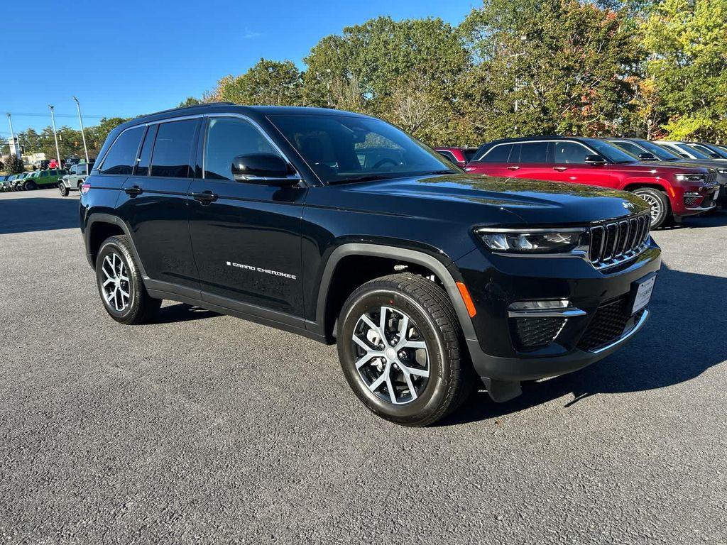 new 2025 Jeep Grand Cherokee car, priced at $48,755