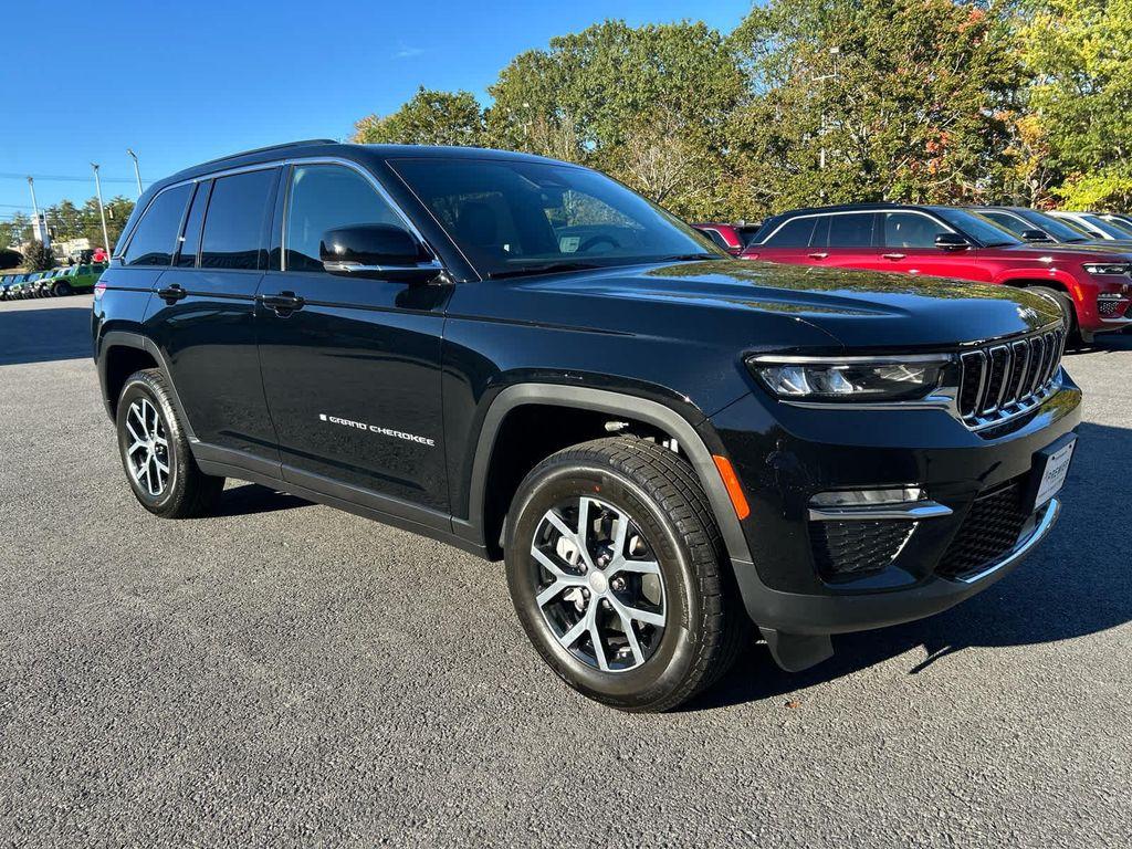 new 2025 Jeep Grand Cherokee car, priced at $48,755