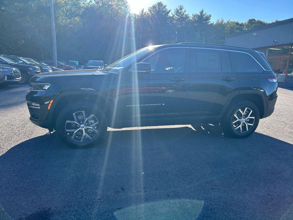 new 2025 Jeep Grand Cherokee car, priced at $48,755