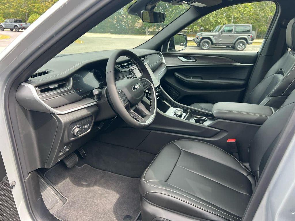 new 2025 Jeep Grand Cherokee L car, priced at $45,500