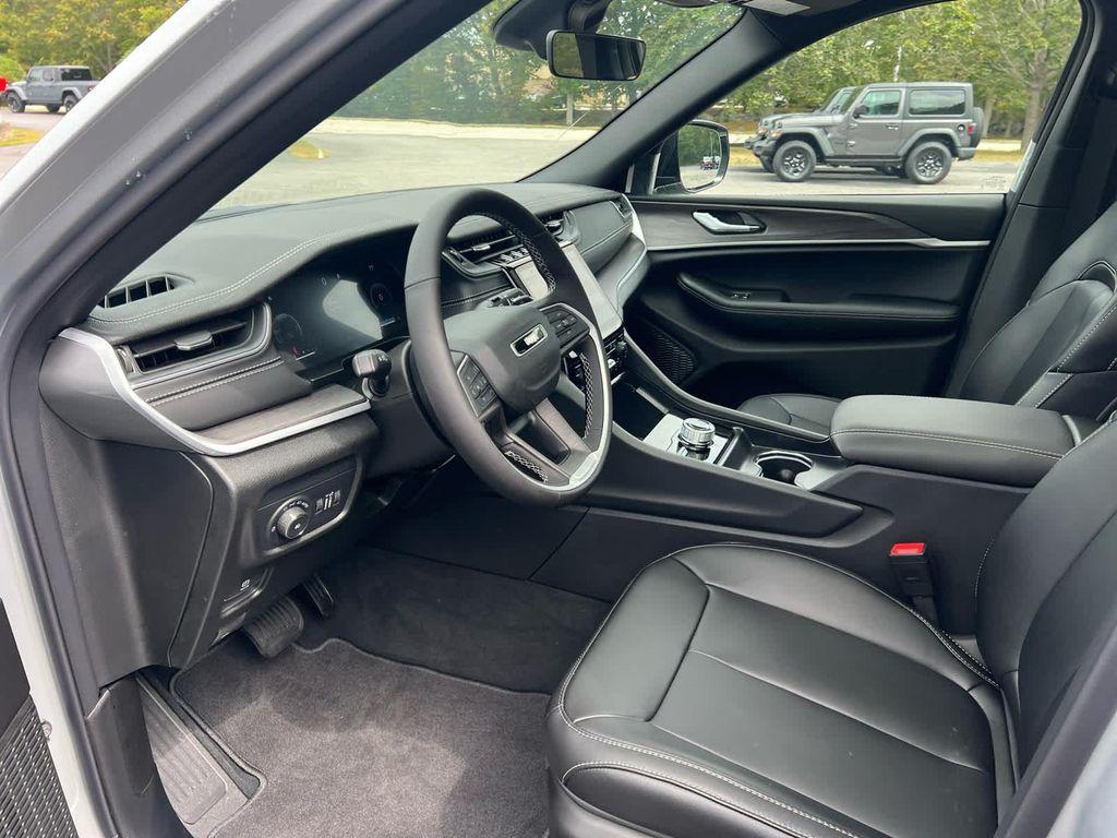 new 2025 Jeep Grand Cherokee L car, priced at $45,500