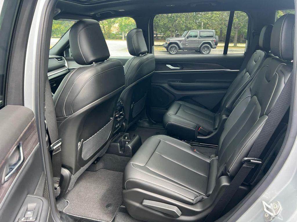 new 2025 Jeep Grand Cherokee L car, priced at $45,500