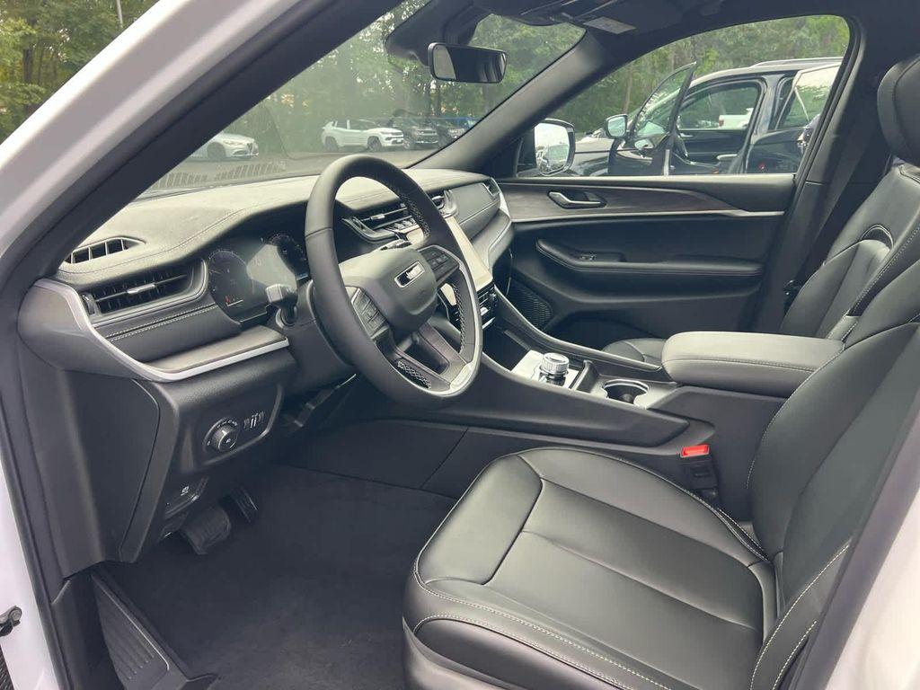 new 2025 Jeep Grand Cherokee L car, priced at $47,000