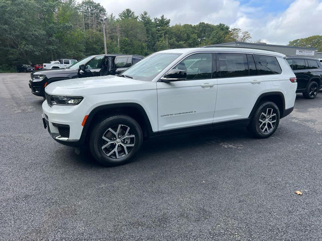 new 2025 Jeep Grand Cherokee L car, priced at $47,000