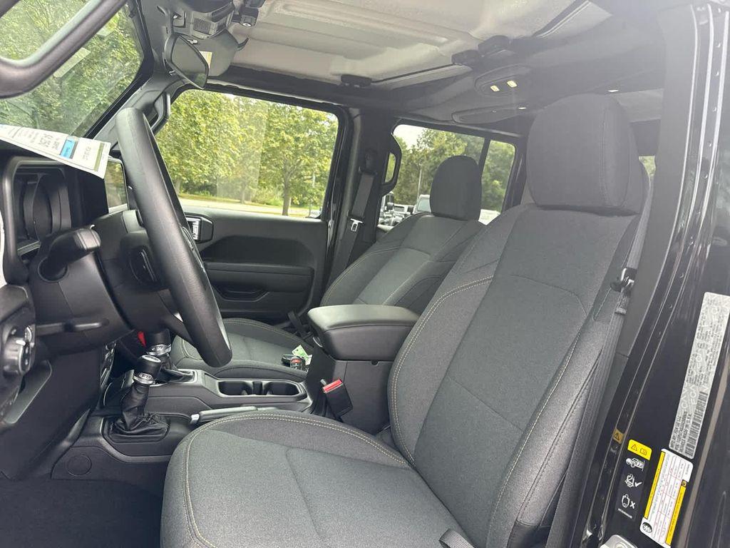 new 2025 Jeep Gladiator car, priced at $42,750