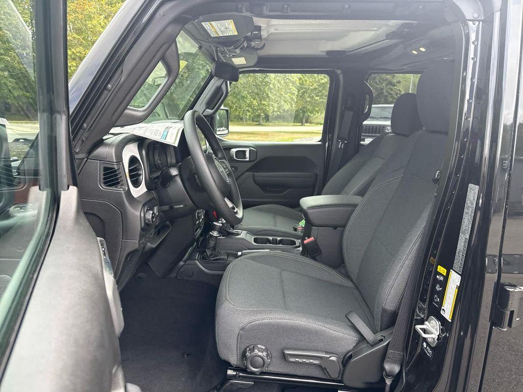 new 2025 Jeep Gladiator car, priced at $42,750