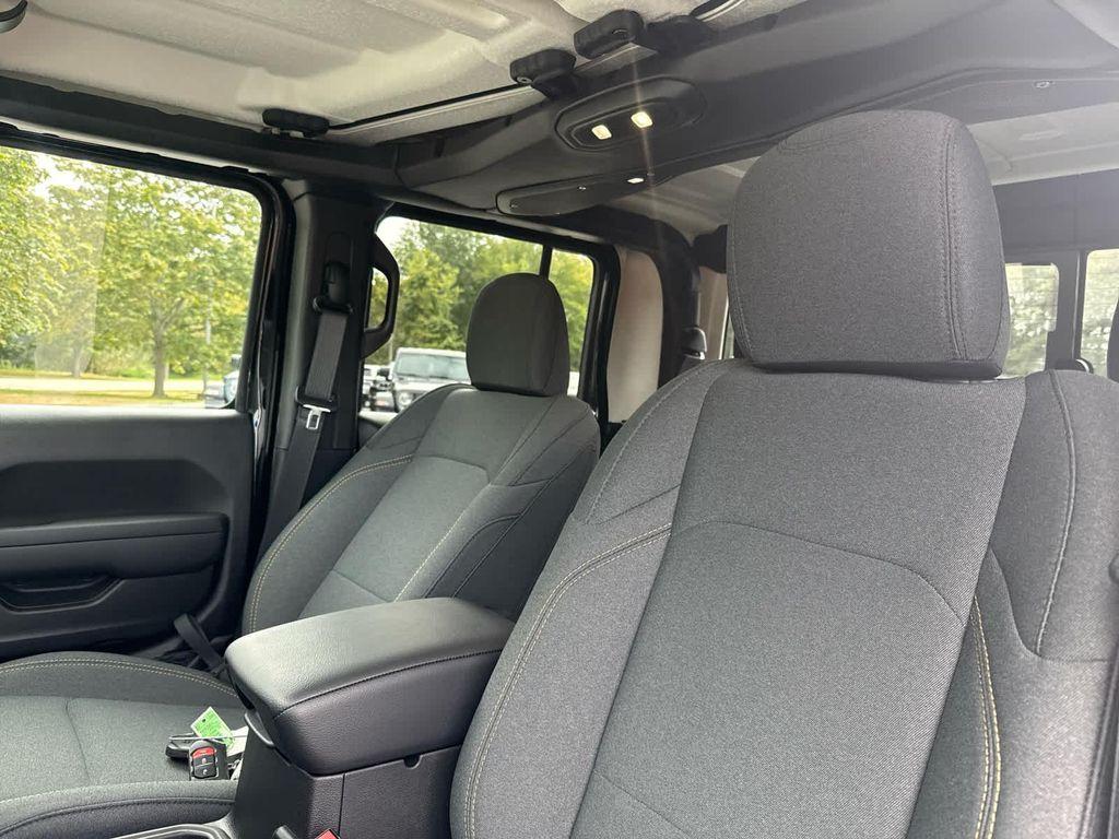 new 2025 Jeep Gladiator car, priced at $42,750