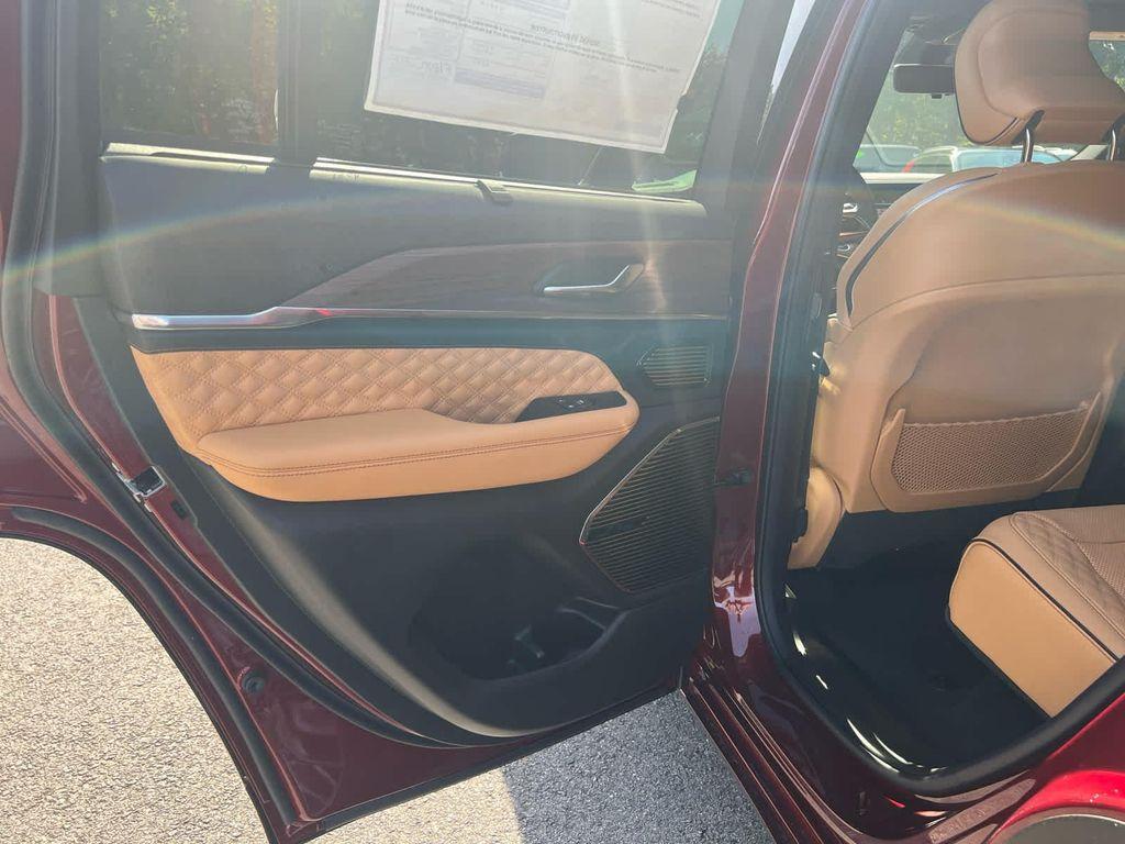 new 2025 Jeep Grand Cherokee car, priced at $61,750