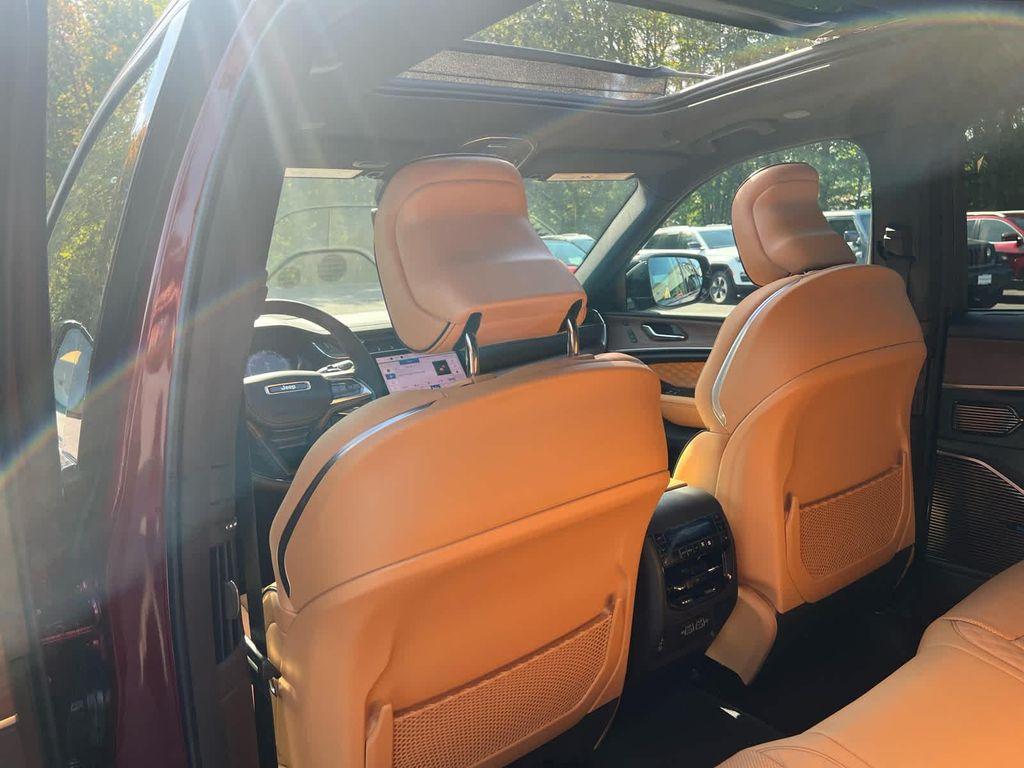 new 2025 Jeep Grand Cherokee car, priced at $61,750
