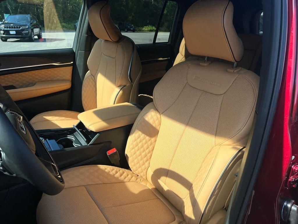 new 2025 Jeep Grand Cherokee car, priced at $61,750