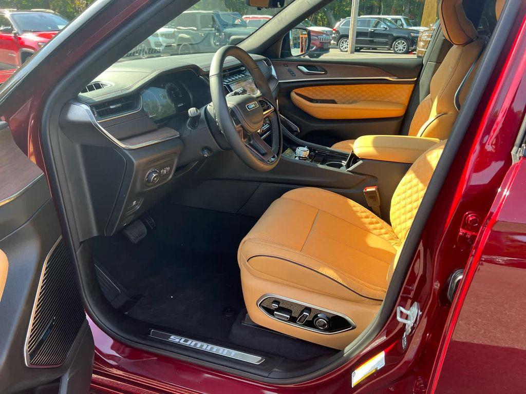 new 2025 Jeep Grand Cherokee car, priced at $61,750
