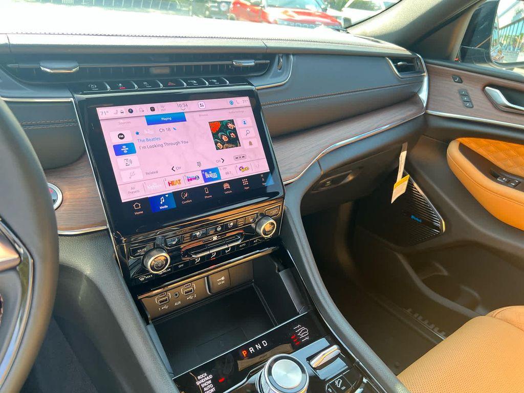 new 2025 Jeep Grand Cherokee car, priced at $61,750