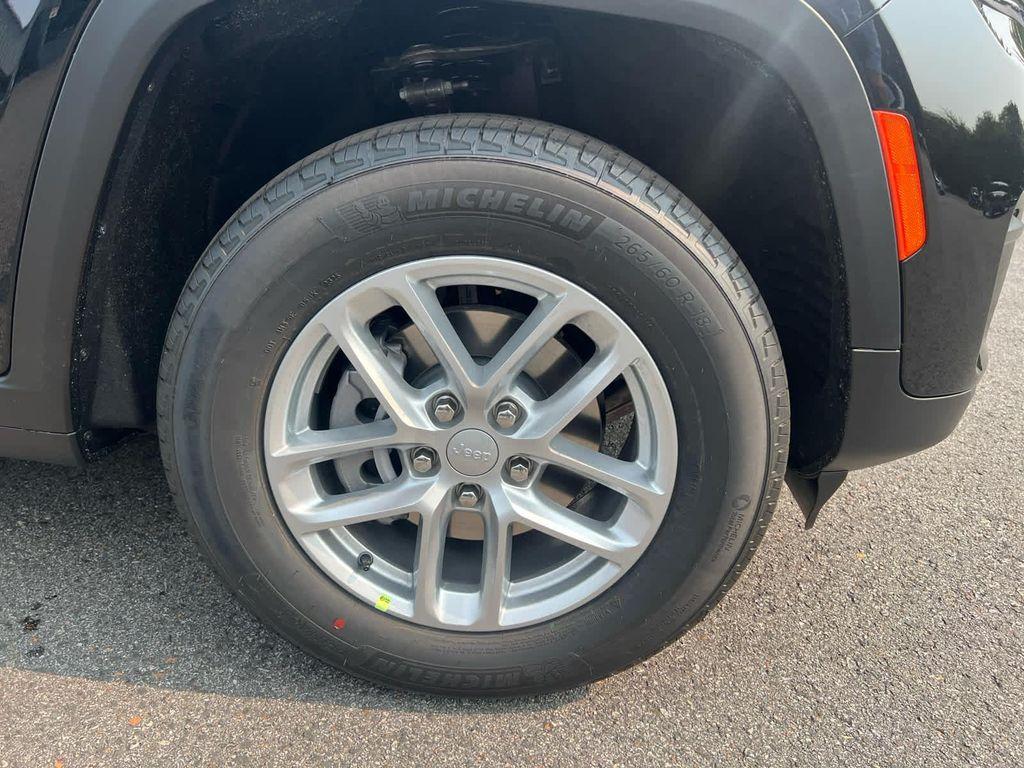 new 2025 Jeep Grand Cherokee car, priced at $39,750