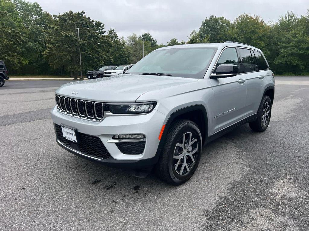 new 2025 Jeep Grand Cherokee car, priced at $45,250