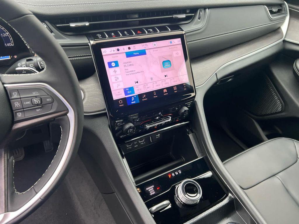 new 2025 Jeep Grand Cherokee car, priced at $45,250